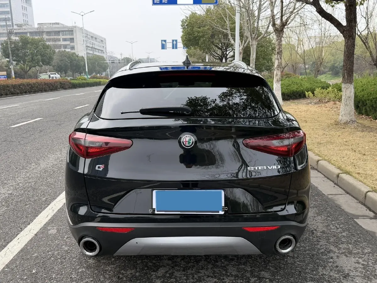 2017 Jaguar XE 2.0T 240HP L4 8AT,autocango,china used car exporter,china ev exporter,chinese used car exporter,chinese used ev exporter