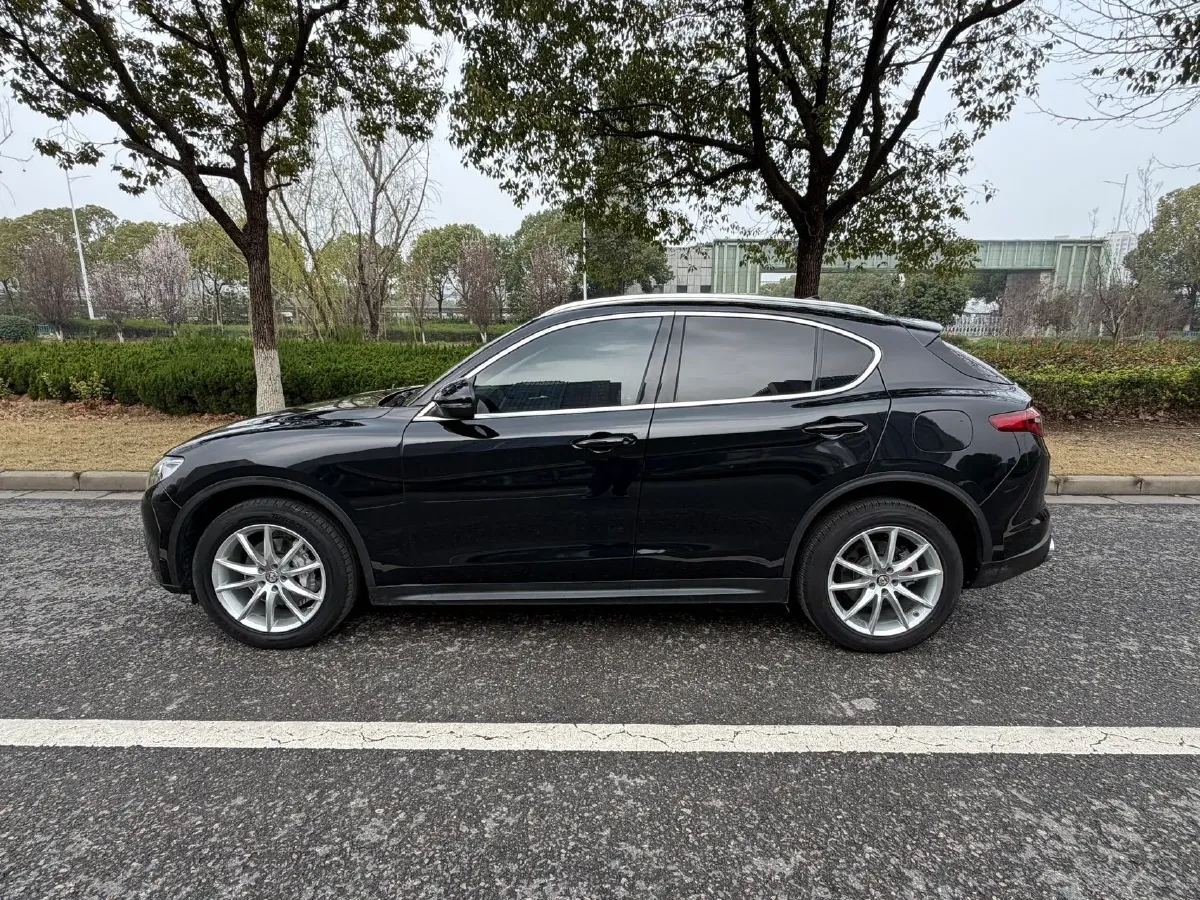 2017 Jaguar XE 2.0T 240HP L4 8AT,autocango,china used car exporter,china ev exporter,chinese used car exporter,chinese used ev exporter