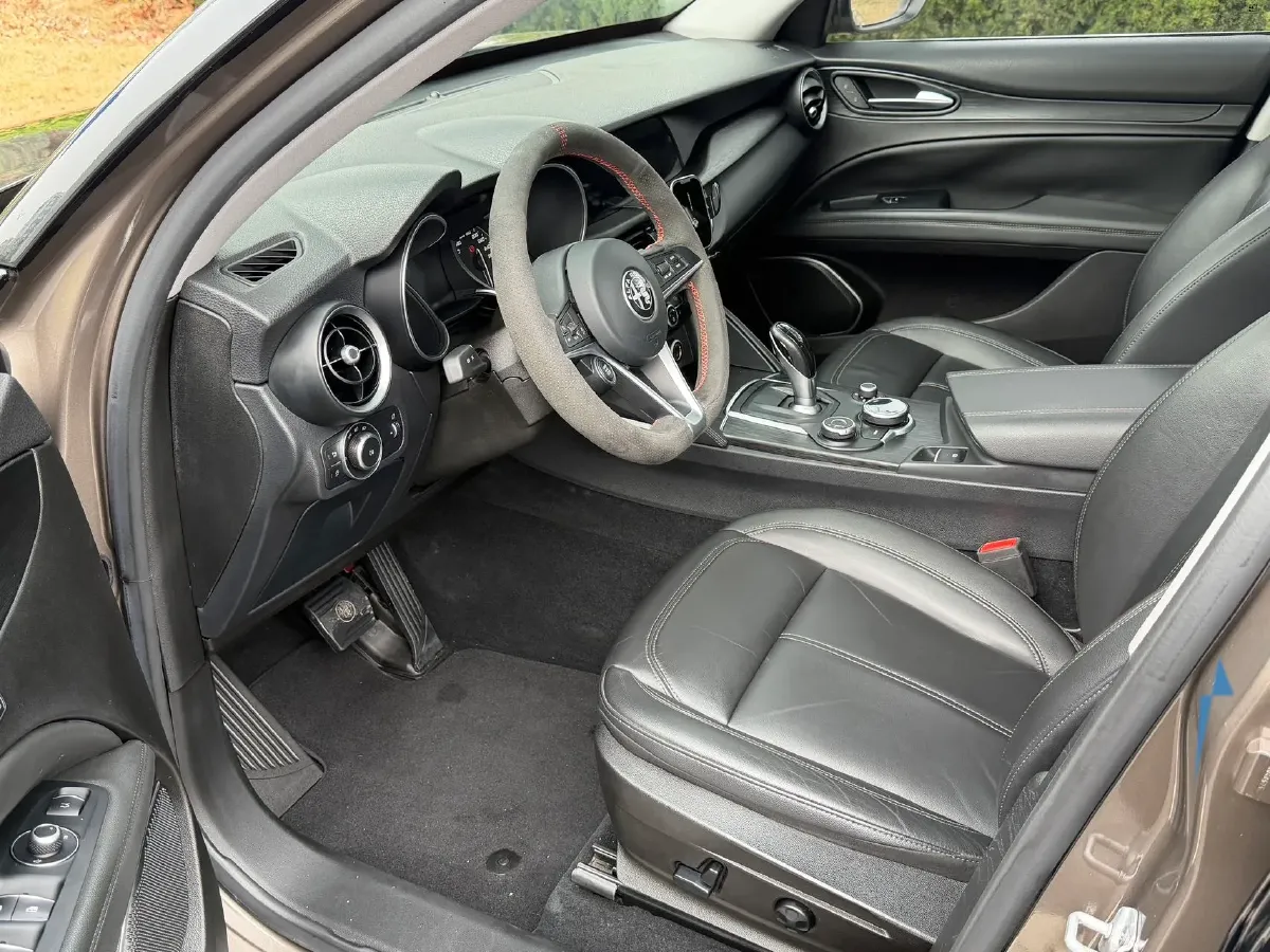 2017 Jaguar XE 2.0T 240HP L4 8AT,autocango,china used car exporter,china ev exporter,chinese used car exporter,chinese used ev exporter