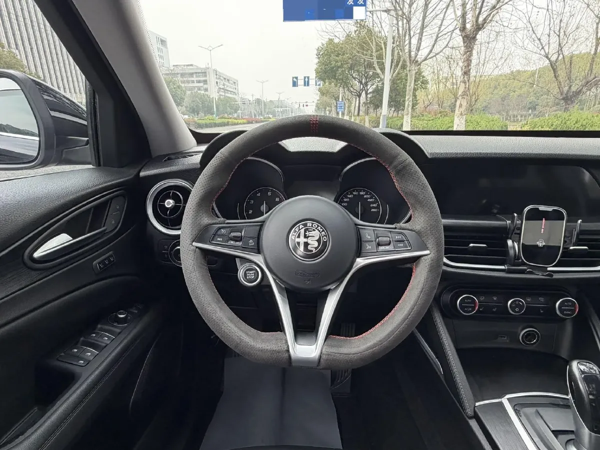 2017 Jaguar XE 2.0T 240HP L4 8AT,autocango,china used car exporter,china ev exporter,chinese used car exporter,chinese used ev exporter