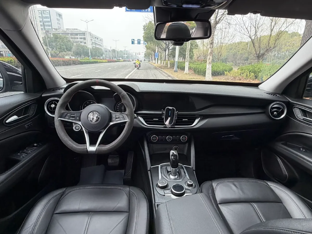 2017 Jaguar XE 2.0T 240HP L4 8AT,autocango,china used car exporter,china ev exporter,chinese used car exporter,chinese used ev exporter