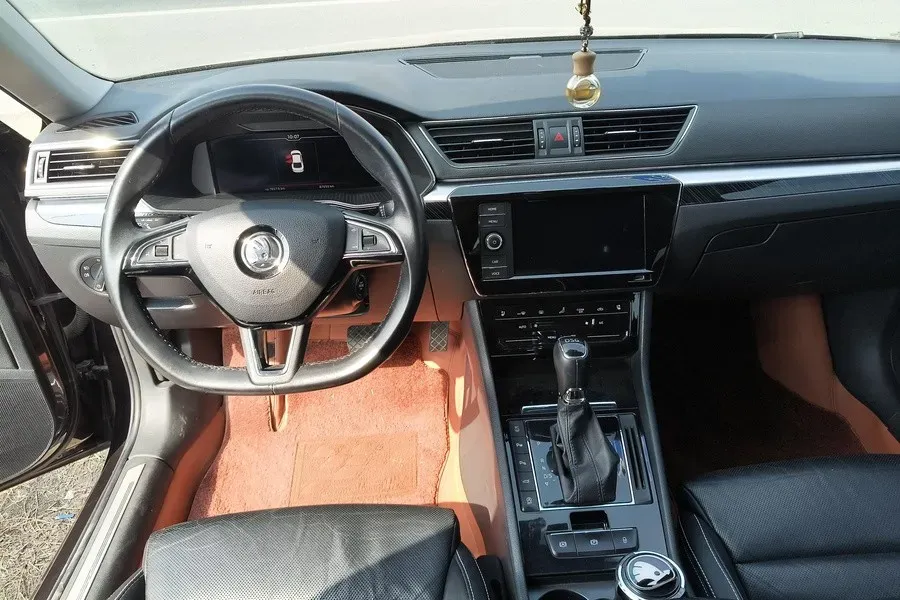 2019 Skoda Superb 2.0T 186HP L4 7DCT,autocango,china used car exporter,china ev exporter,chinese used car exporter,chinese used ev exporter
