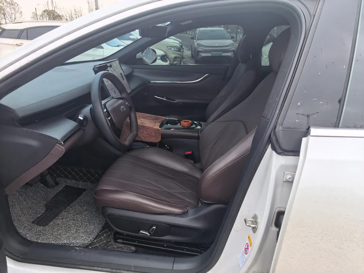 2025 ChangAn QiYuan A07 REEV 98HP REEV 28.4KWH,autocango,china used car exporter,china ev exporter,chinese used car exporter,chinese used ev exporter