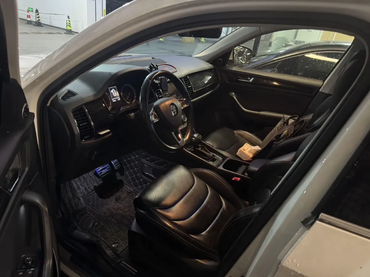 2018 Skoda Kodiak 1.8T 180HP L4 7DCT,autocango,china used car exporter,china ev exporter,chinese used car exporter,chinese used ev exporter