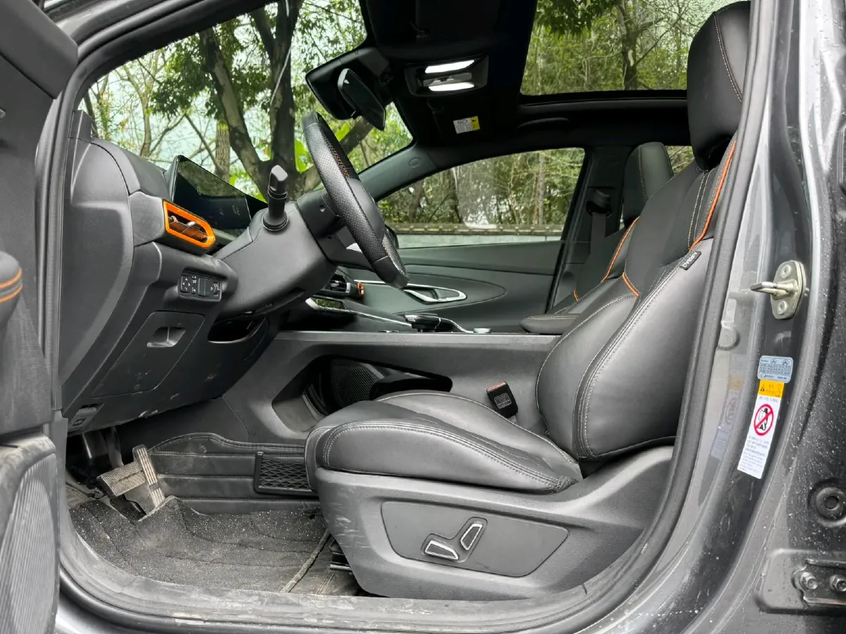 2022 ChangAn UNI-T 1.5T 188HP L4 7DCT,autocango,china used car exporter,china ev exporter,chinese used car exporter,chinese used ev exporter