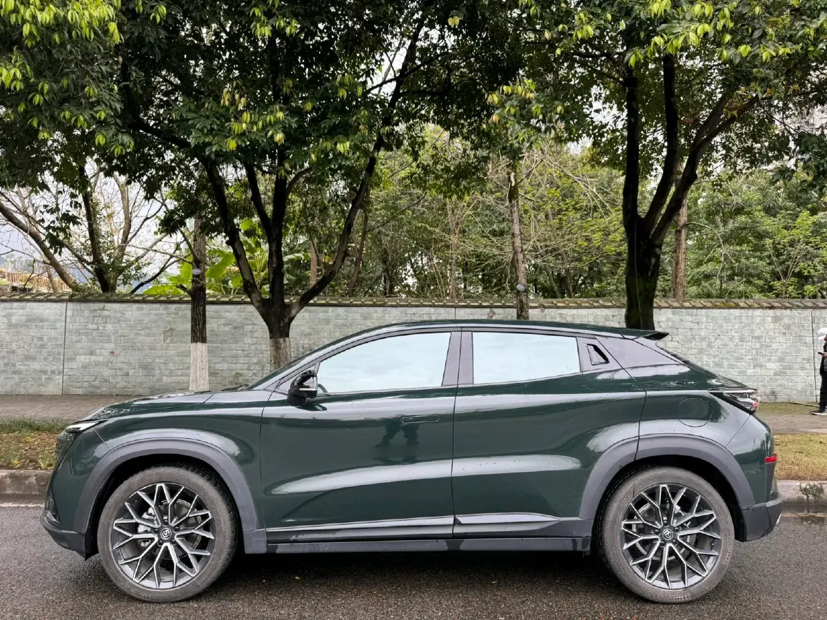 2022 ChangAn UNI-T 1.5T 188HP L4 7DCT,autocango,china used car exporter,china ev exporter,chinese used car exporter,chinese used ev exporter