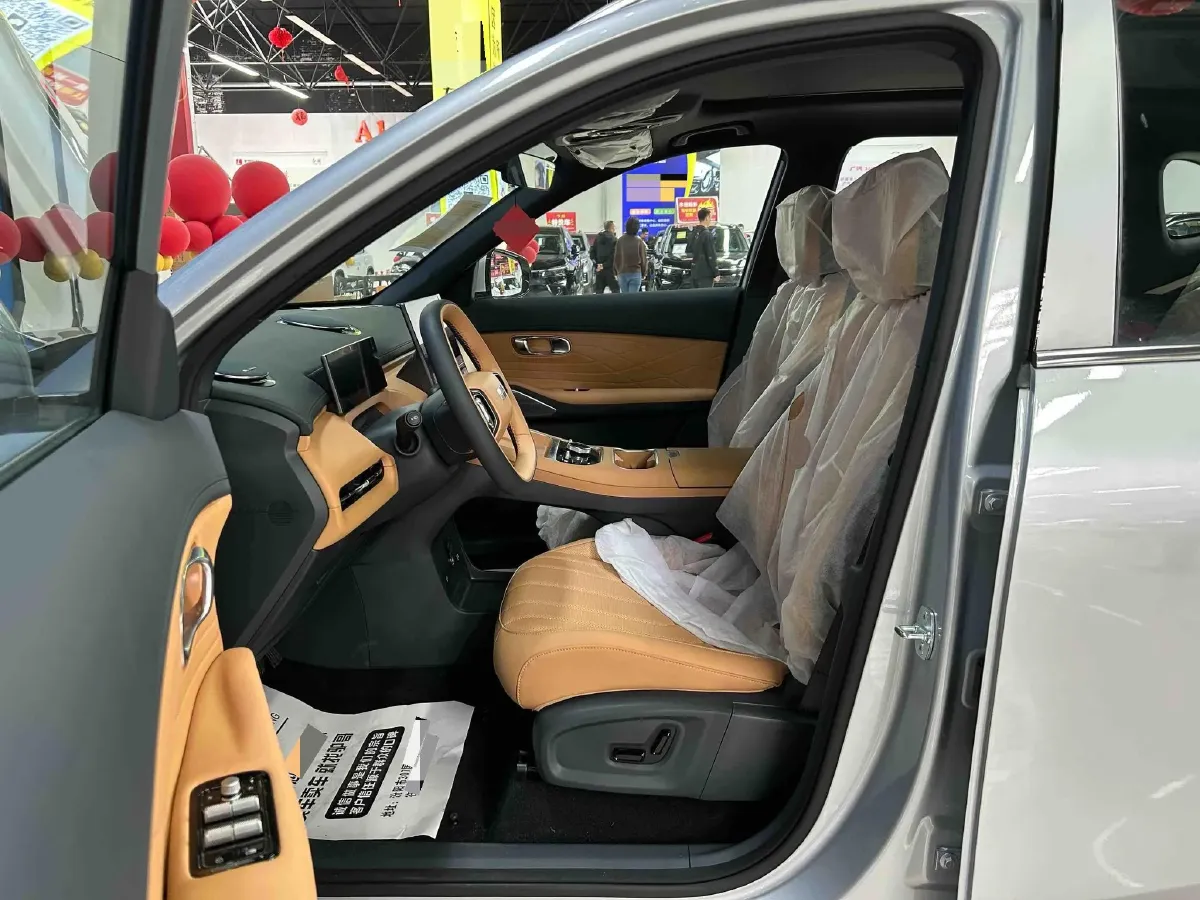 2025 LanDian E5 PLUS 1.5L 95HP L4 E-CVT PHEV 25KWH,autocango,china used car exporter,china ev exporter,chinese used car exporter,chinese used ev exporter