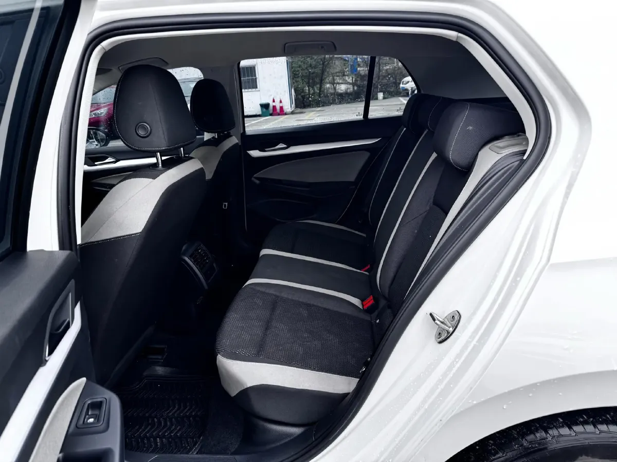 2021 Volkswagen Golf 1.2T 116HP L4 7DCT,autocango,china used car exporter,china ev exporter,chinese used car exporter,chinese used ev exporter