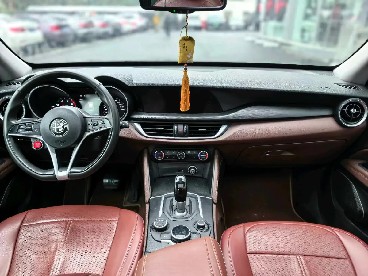 2017 Jaguar XE 2.0T 240HP L4 8AT,autocango,china used car exporter,china ev exporter,chinese used car exporter,chinese used ev exporter