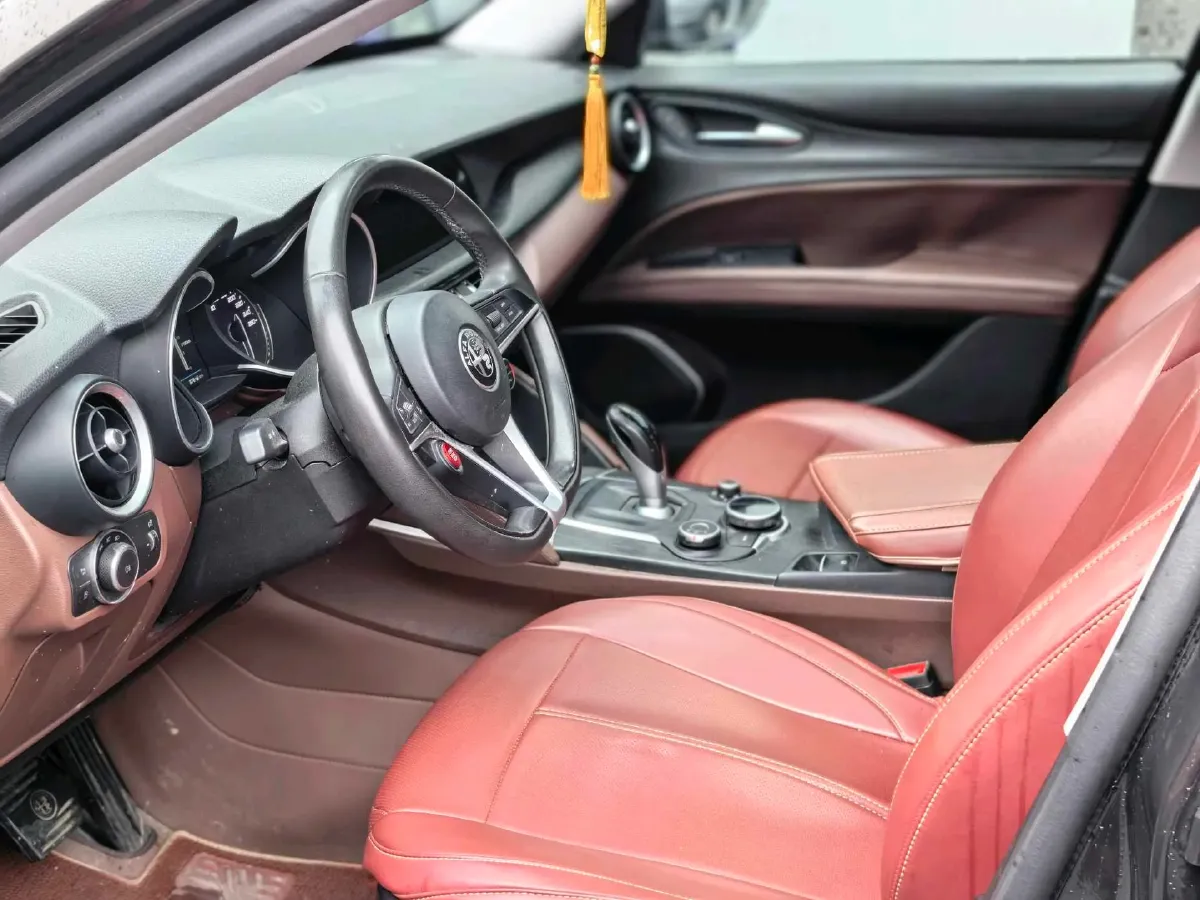 2017 Jaguar XE 2.0T 240HP L4 8AT,autocango,china used car exporter,china ev exporter,chinese used car exporter,chinese used ev exporter