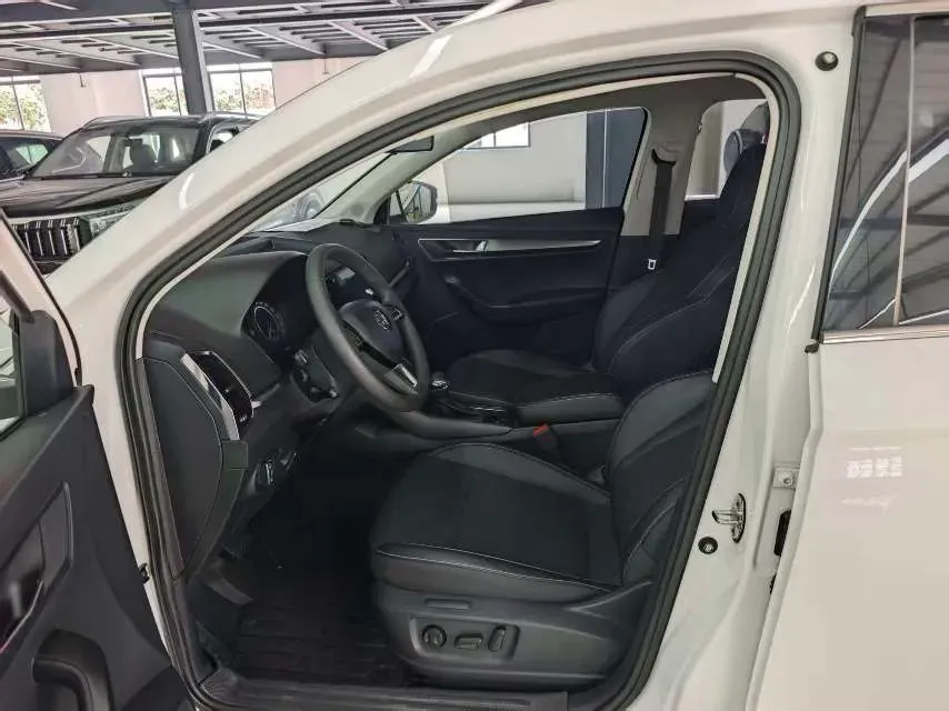 2020 Skoda Karoq 1.4T 150HP L4 7DCT,autocango,china used car exporter,china ev exporter,chinese used car exporter,chinese used ev exporter