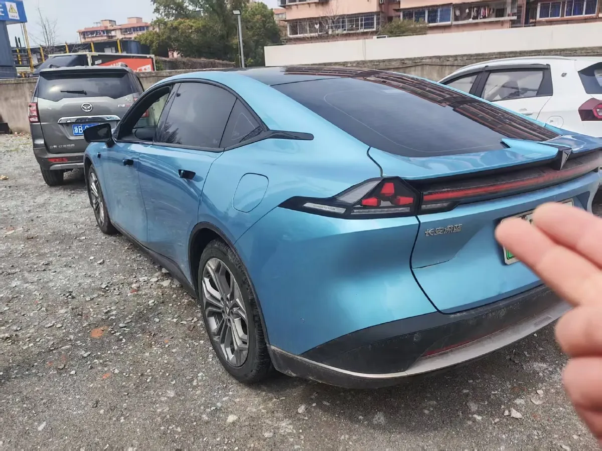 2024 ChangAn UNI-V iDD 1.5L 110HP L4 E-CVT PHEV 18.99KWH,autocango,china used car exporter,china ev exporter,chinese used car exporter,chinese used ev exporter