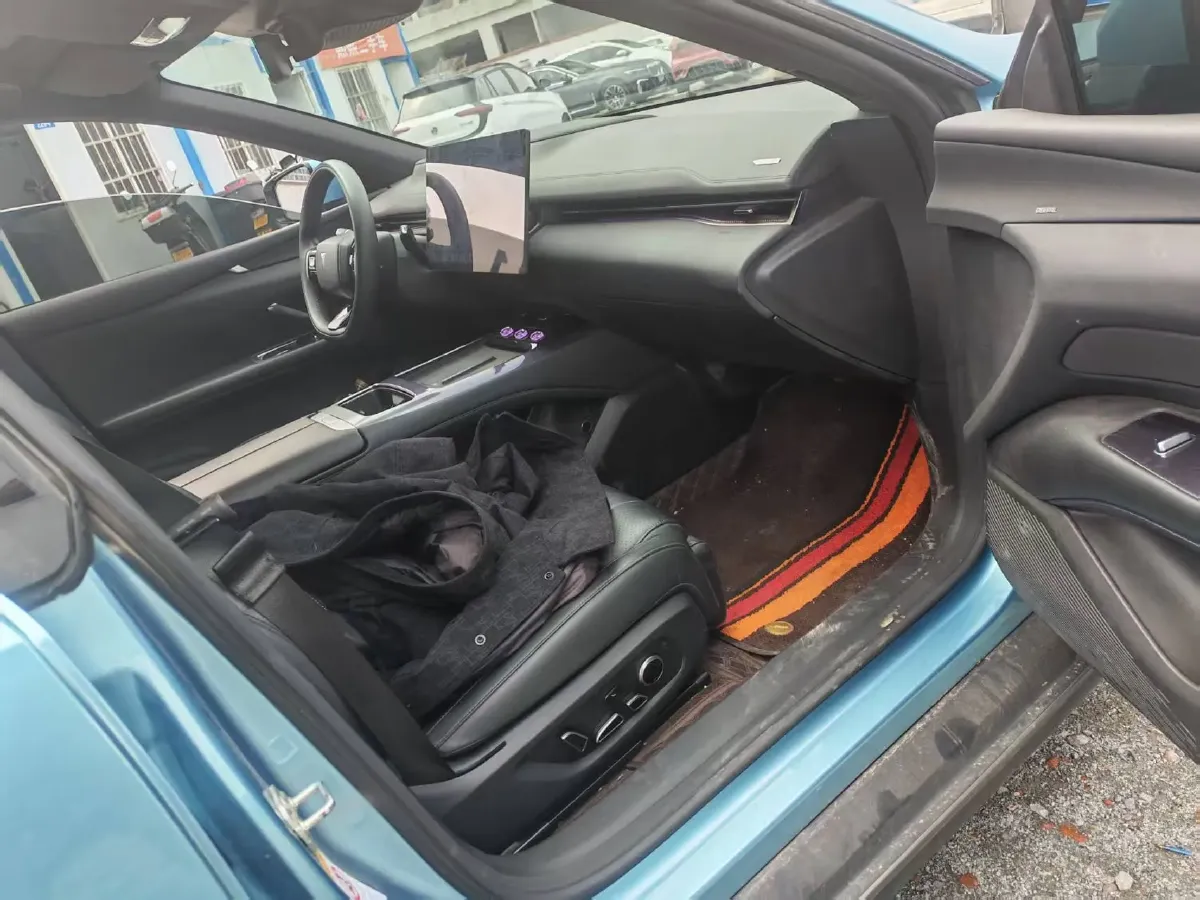 2024 ChangAn UNI-V iDD 1.5L 110HP L4 E-CVT PHEV 18.99KWH,autocango,china used car exporter,china ev exporter,chinese used car exporter,chinese used ev exporter