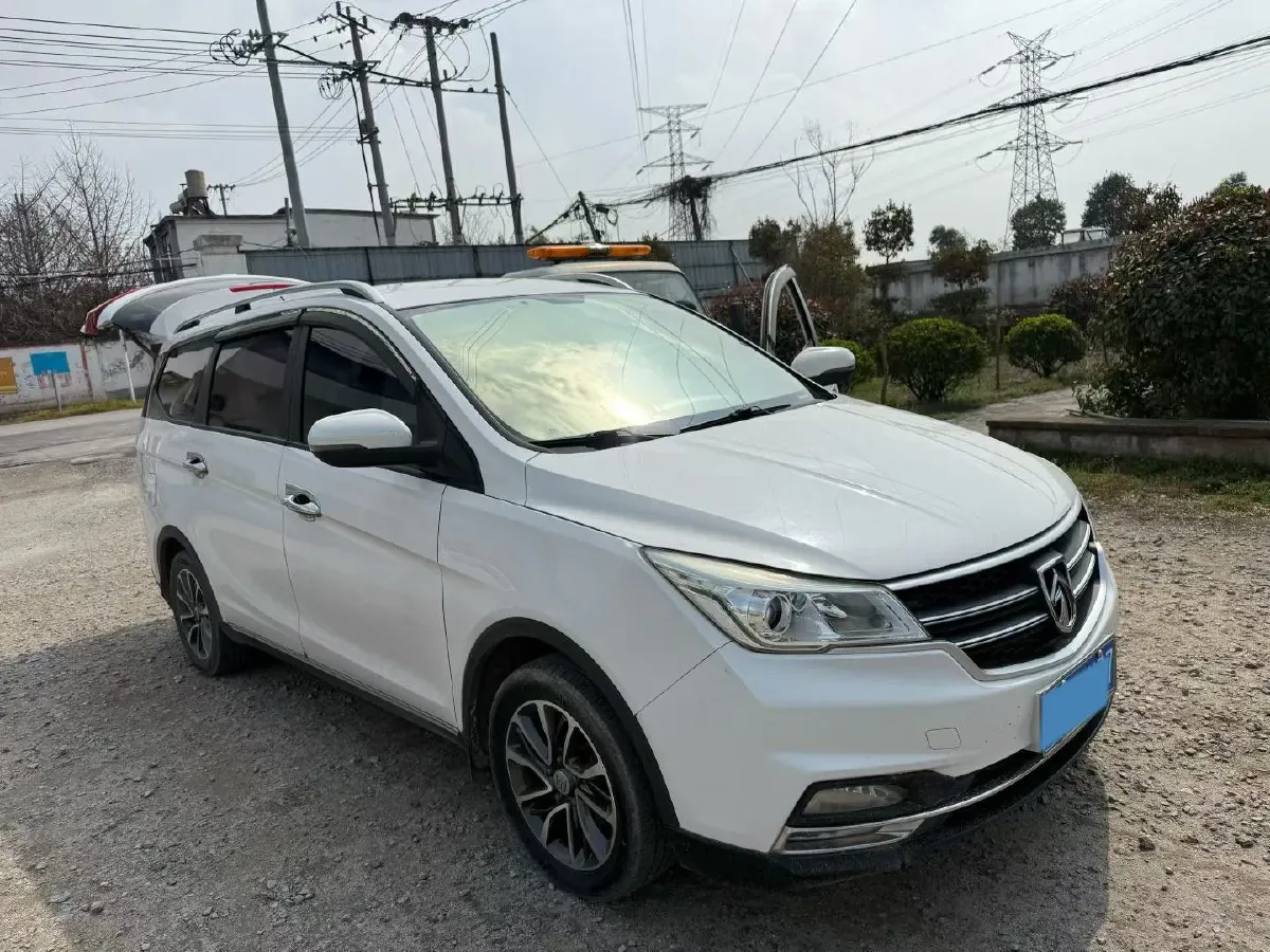 2019 BaoJun 730 1.5T 147HP L4 CVT,autocango,china used car exporter,china ev exporter,chinese used car exporter,chinese used ev exporter