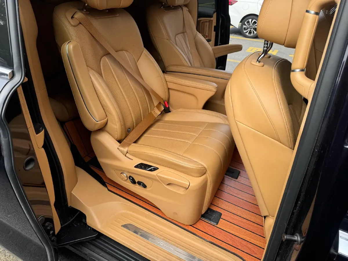 2022 Voyah Dream 1.5T 136HP L4 PHEV 25.57KWH,autocango,china used car exporter,china ev exporter,chinese used car exporter,chinese used ev exporter