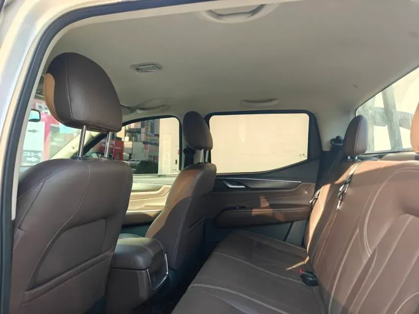 2022 Dongfeng RuiQi 7 2.3T 166HP L4 6MT,autocango,china used car exporter,china ev exporter,chinese used car exporter,chinese used ev exporter