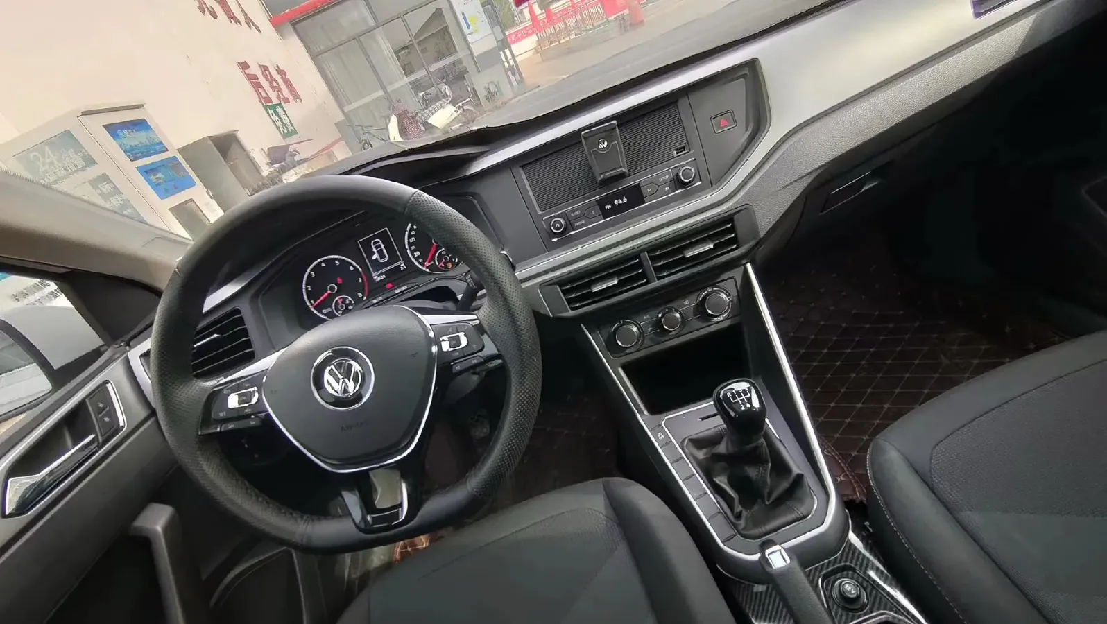 2019 Volkswagen Polo 1.5L 113HP L4 5MT,autocango,china used car exporter,china ev exporter,chinese used car exporter,chinese used ev exporter