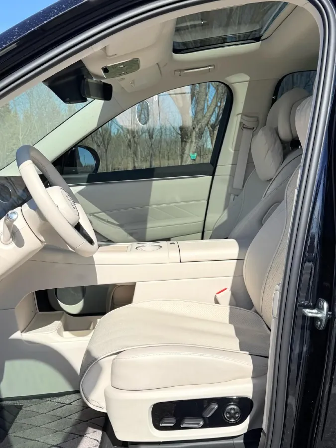 2025 AITO AITO M8 REEV 160HP REEV 53.4KWH,autocango,china used car exporter,china ev exporter,chinese used car exporter,chinese used ev exporter