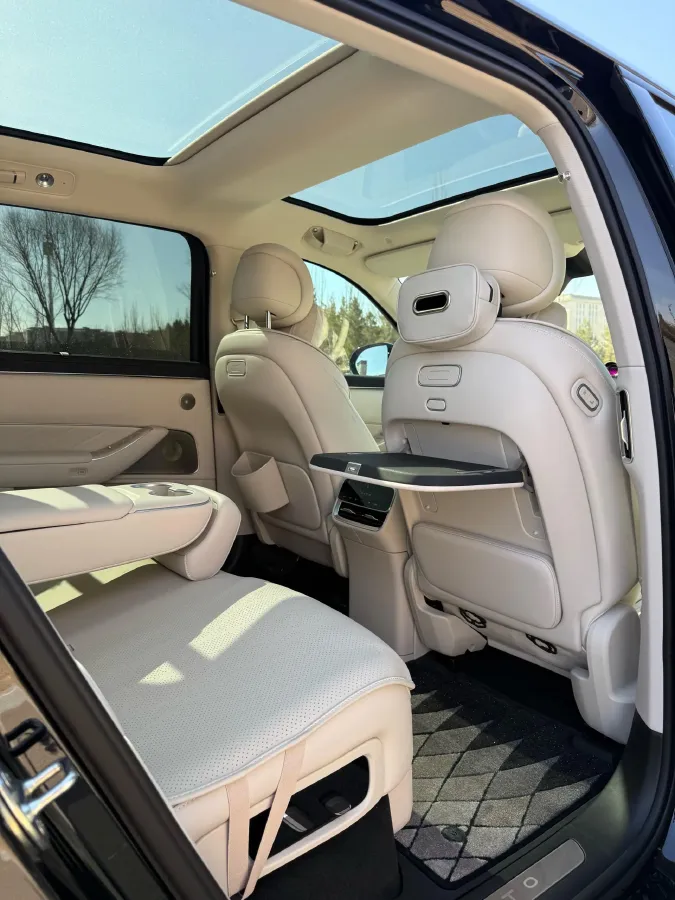 2025 AITO AITO M8 REEV 160HP REEV 53.4KWH,autocango,china used car exporter,china ev exporter,chinese used car exporter,chinese used ev exporter