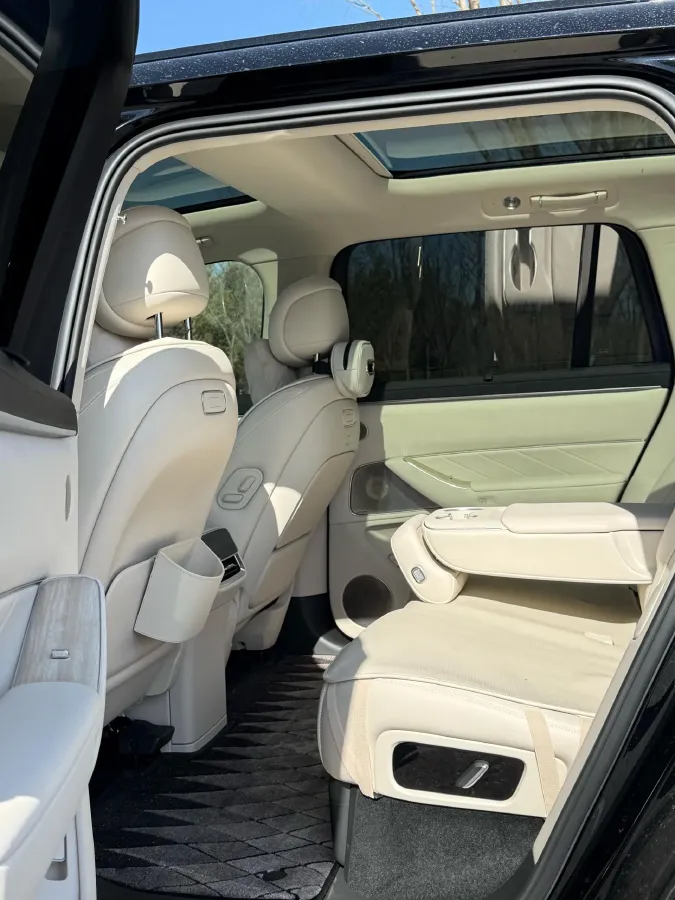 2025 AITO AITO M8 REEV 160HP REEV 53.4KWH,autocango,china used car exporter,china ev exporter,chinese used car exporter,chinese used ev exporter