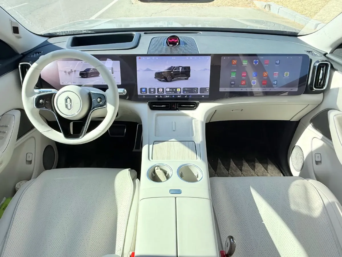 2025 AITO AITO M8 REEV 160HP REEV 53.4KWH,autocango,china used car exporter,china ev exporter,chinese used car exporter,chinese used ev exporter