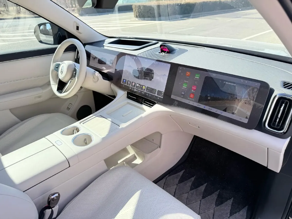 2025 AITO AITO M8 REEV 160HP REEV 53.4KWH,autocango,china used car exporter,china ev exporter,chinese used car exporter,chinese used ev exporter