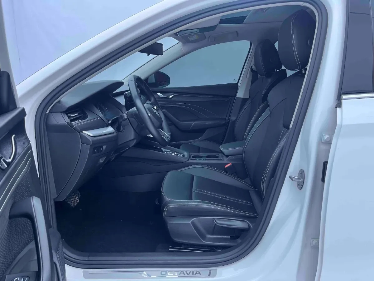 2022 Skoda Octavia 1.4T 150HP L4 7DCT,autocango,china used car exporter,china ev exporter,chinese used car exporter,chinese used ev exporter