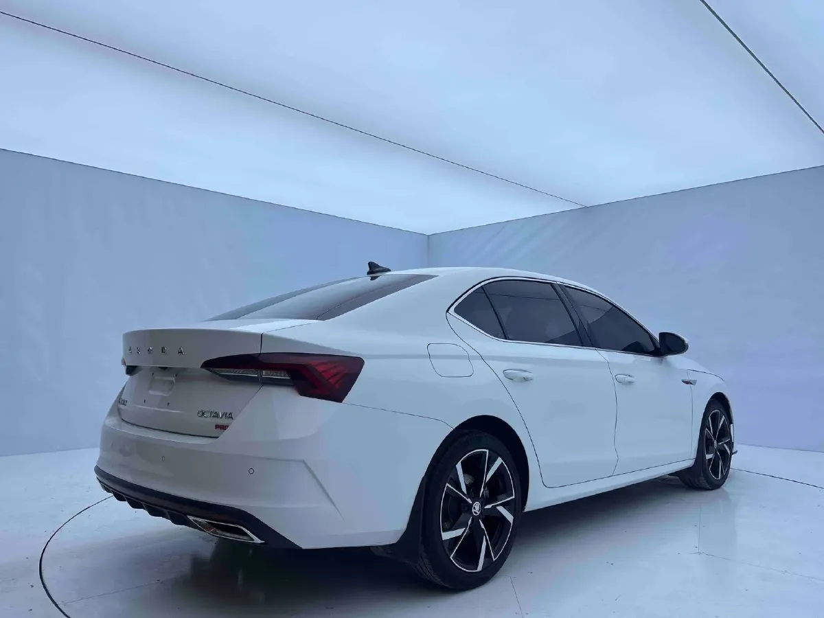 2022 Skoda Octavia 1.4T 150HP L4 7DCT,autocango,china used car exporter,china ev exporter,chinese used car exporter,chinese used ev exporter