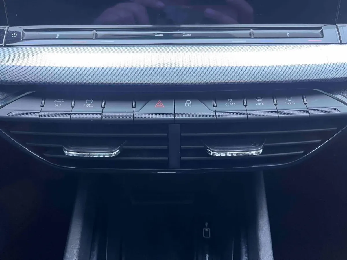 2022 Skoda Octavia 1.4T 150HP L4 7DCT,autocango,china used car exporter,china ev exporter,chinese used car exporter,chinese used ev exporter