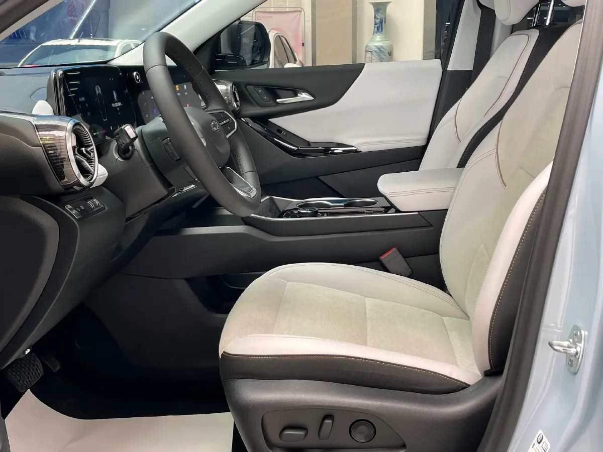 2024 Chevrolet EquinoxPlus 1.5T 180HP L4 2DHT PHEV 24.4KWH,autocango,china used car exporter,china ev exporter,chinese used car exporter,chinese used ev exporter