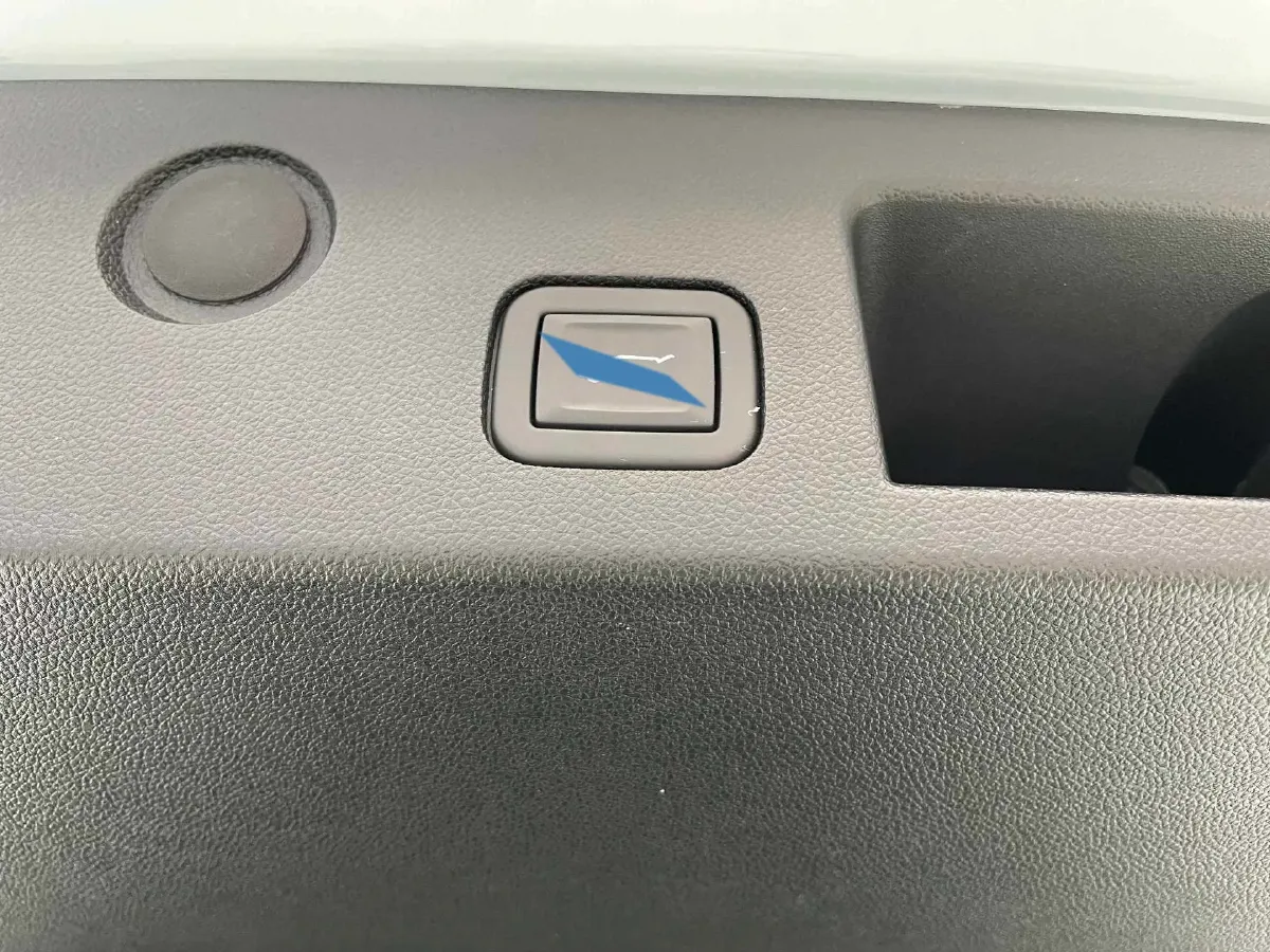 2024 Chevrolet EquinoxPlus 1.5T 180HP L4 2DHT PHEV 24.4KWH,autocango,china used car exporter,china ev exporter,chinese used car exporter,chinese used ev exporter