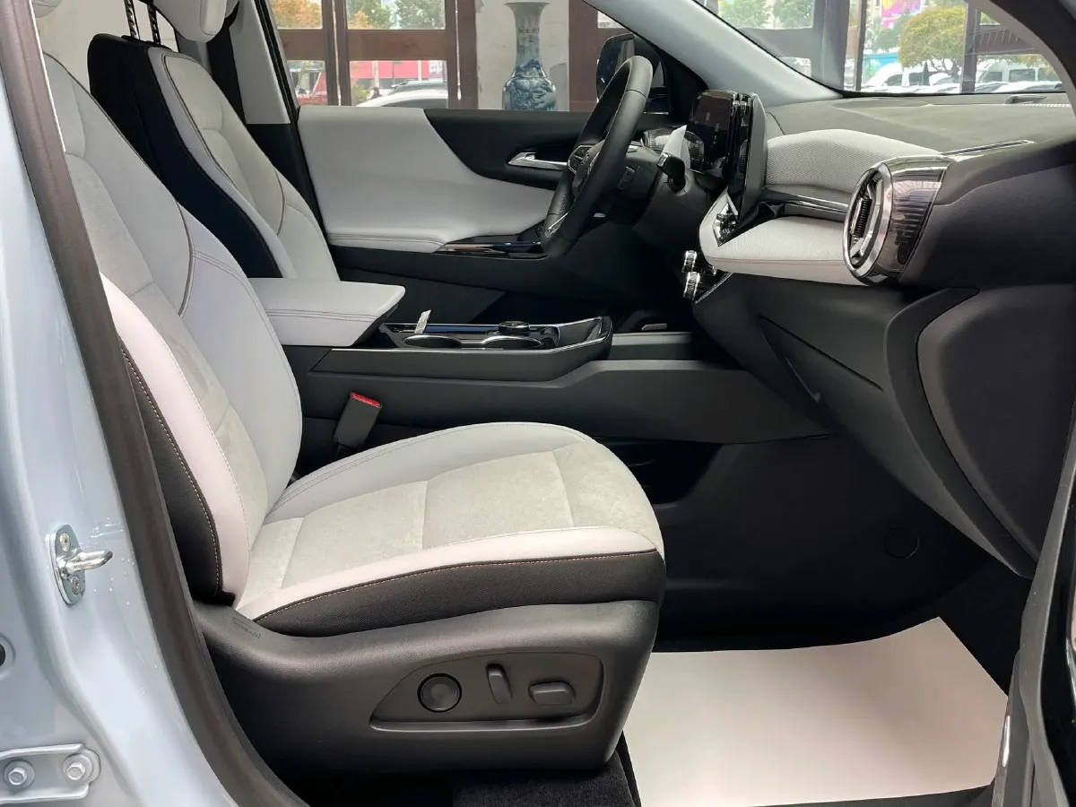 2024 Chevrolet EquinoxPlus 1.5T 180HP L4 2DHT PHEV 24.4KWH,autocango,china used car exporter,china ev exporter,chinese used car exporter,chinese used ev exporter