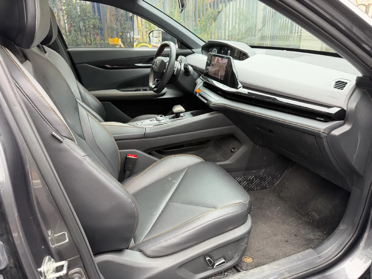 2022 ChangAn UNI-V 1.5T 188HP L4 7DCT,autocango,china used car exporter,china ev exporter,chinese used car exporter,chinese used ev exporter