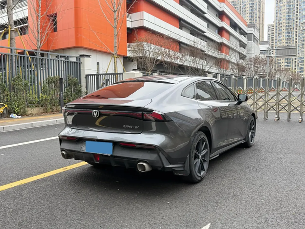 2022 ChangAn UNI-V 1.5T 188HP L4 7DCT,autocango,china used car exporter,china ev exporter,chinese used car exporter,chinese used ev exporter