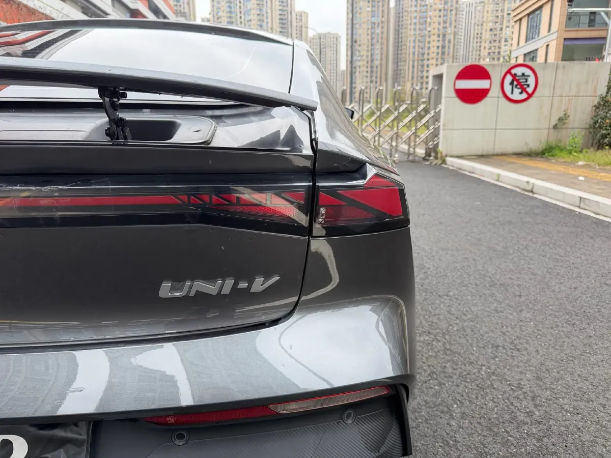 2022 ChangAn UNI-V 1.5T 188HP L4 7DCT,autocango,china used car exporter,china ev exporter,chinese used car exporter,chinese used ev exporter