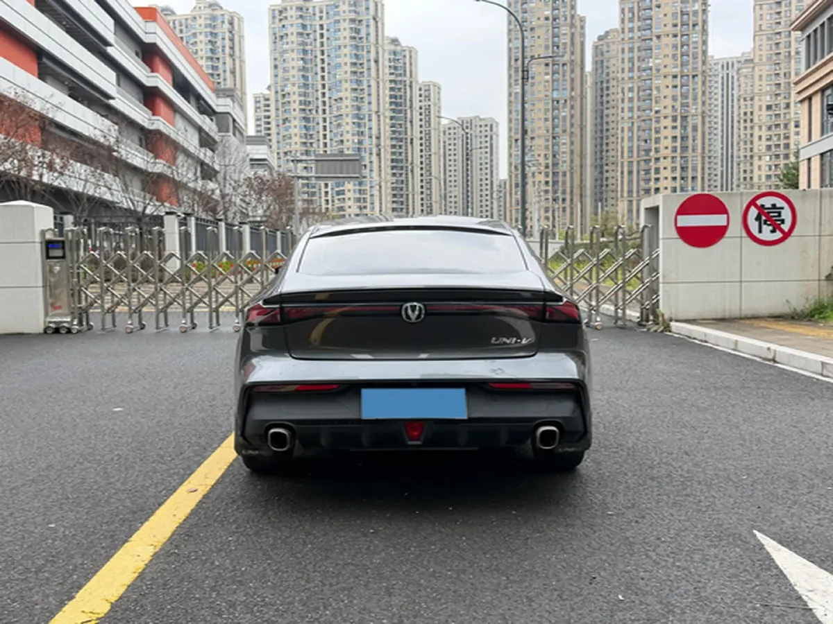 2022 ChangAn UNI-V 1.5T 188HP L4 7DCT,autocango,china used car exporter,china ev exporter,chinese used car exporter,chinese used ev exporter