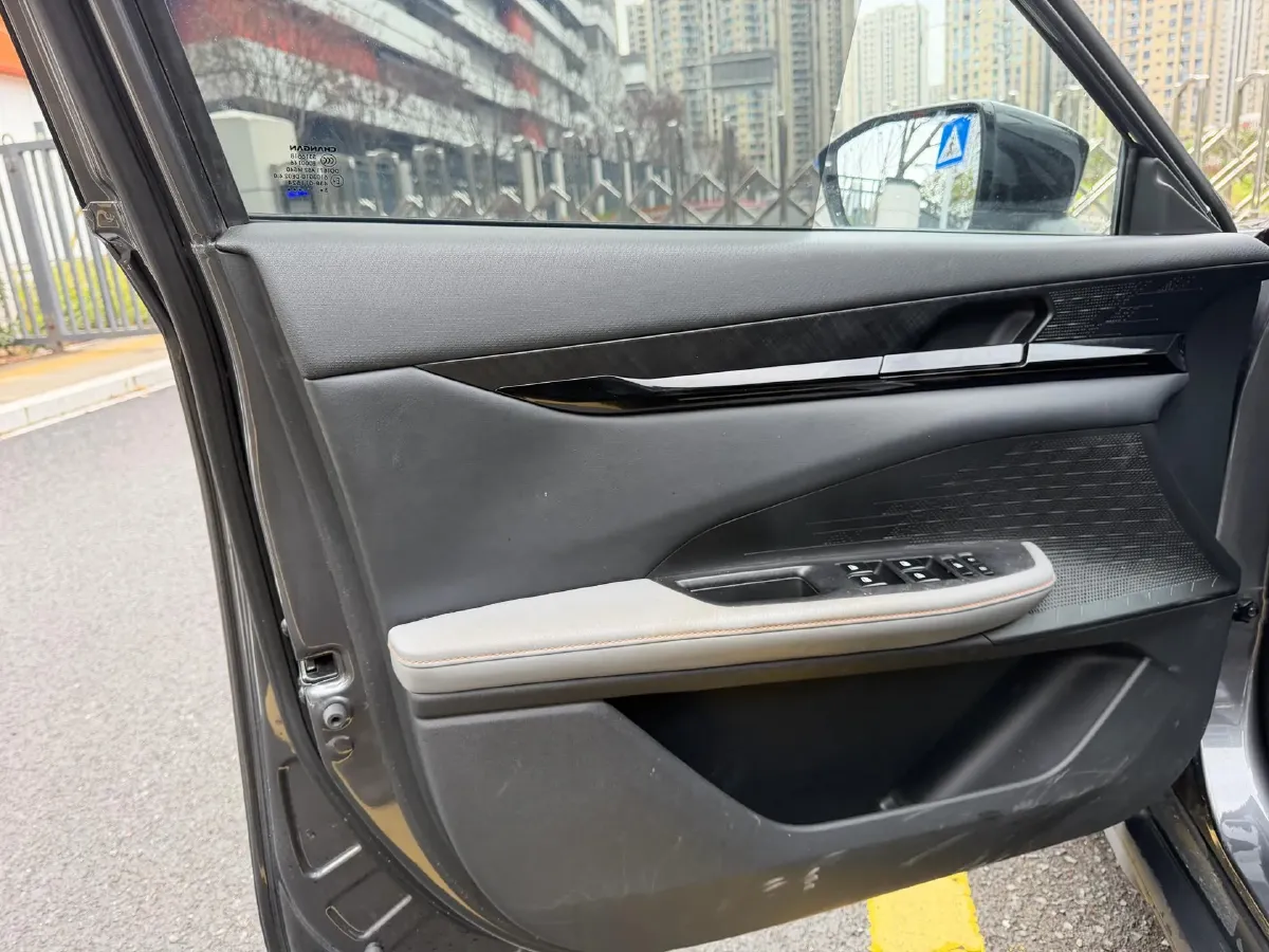 2022 ChangAn UNI-V 1.5T 188HP L4 7DCT,autocango,china used car exporter,china ev exporter,chinese used car exporter,chinese used ev exporter