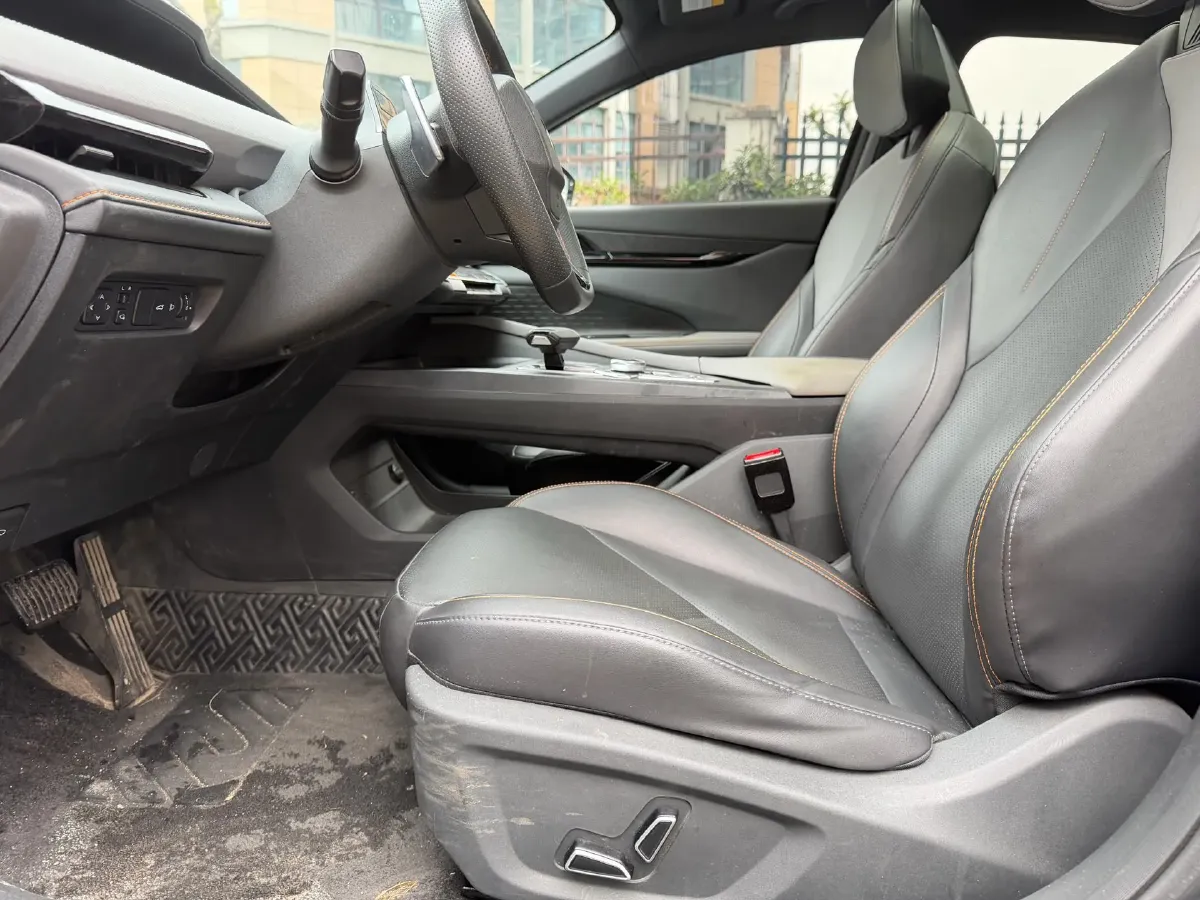 2022 ChangAn UNI-V 1.5T 188HP L4 7DCT,autocango,china used car exporter,china ev exporter,chinese used car exporter,chinese used ev exporter