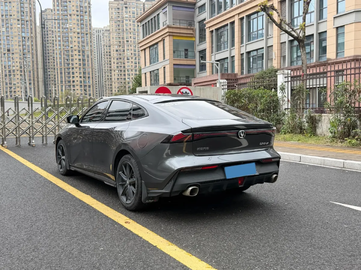 2022 ChangAn UNI-V 1.5T 188HP L4 7DCT,autocango,china used car exporter,china ev exporter,chinese used car exporter,chinese used ev exporter