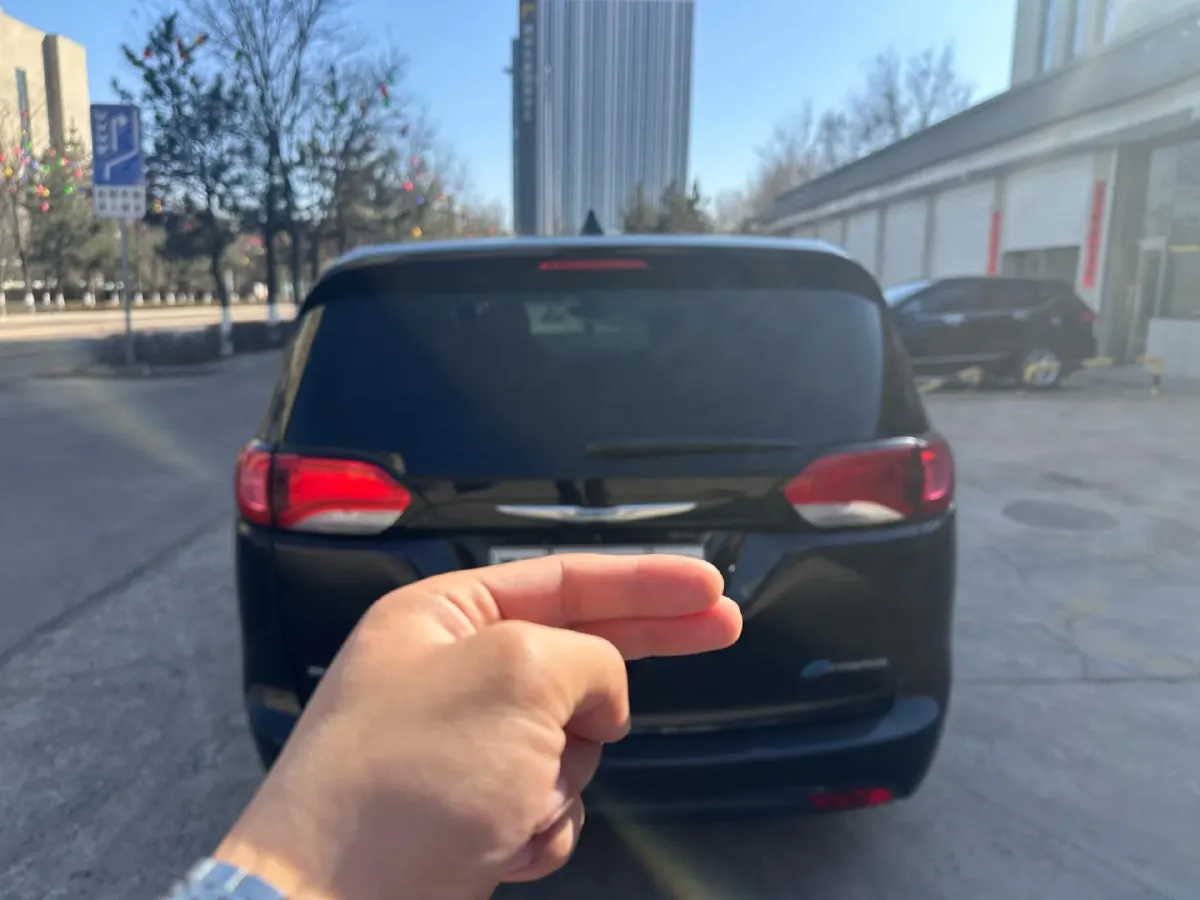 2018 Chrysler Pacifica 3.6L 245HP V6 E-CVT PHEV 16KWH,autocango,china used car exporter,china ev exporter,chinese used car exporter,chinese used ev exporter