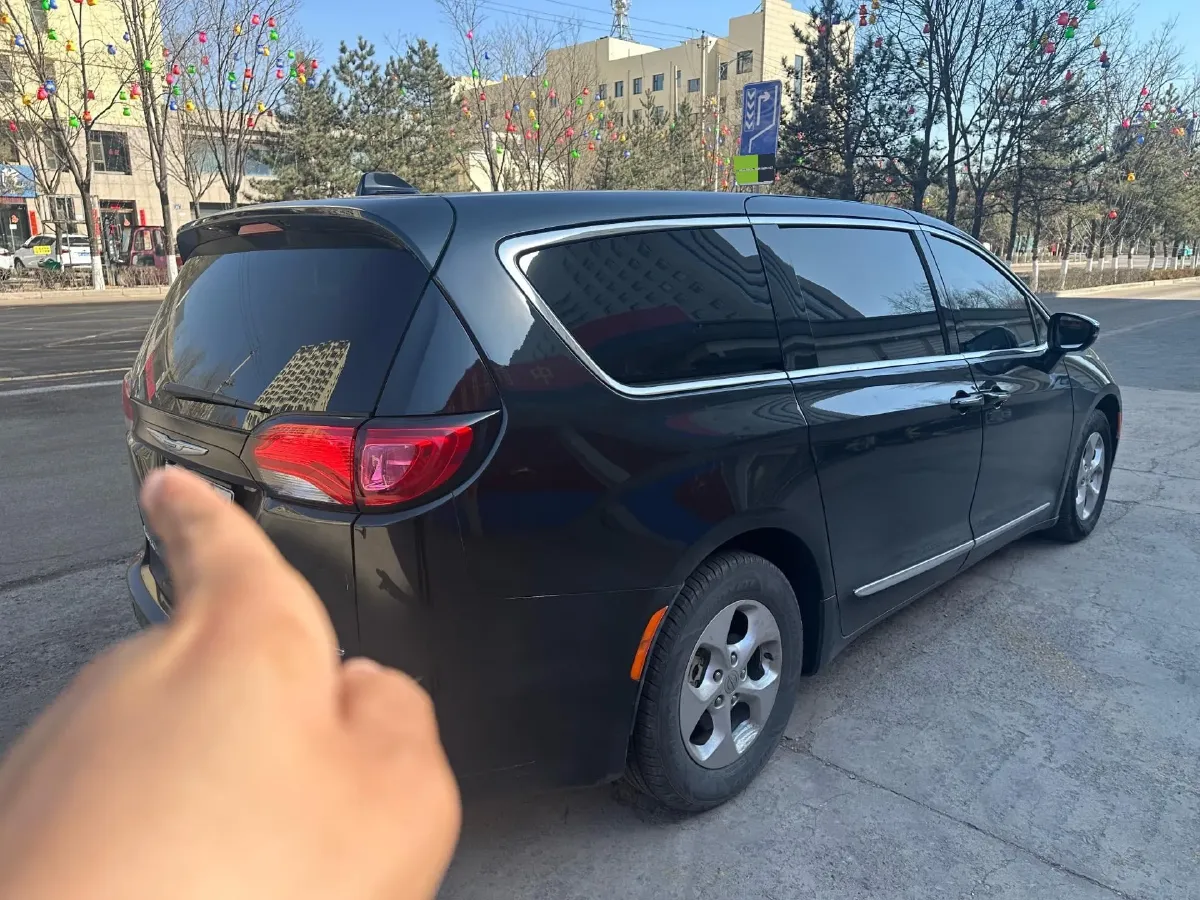 2018 Chrysler Pacifica 3.6L 245HP V6 E-CVT PHEV 16KWH,autocango,china used car exporter,china ev exporter,chinese used car exporter,chinese used ev exporter