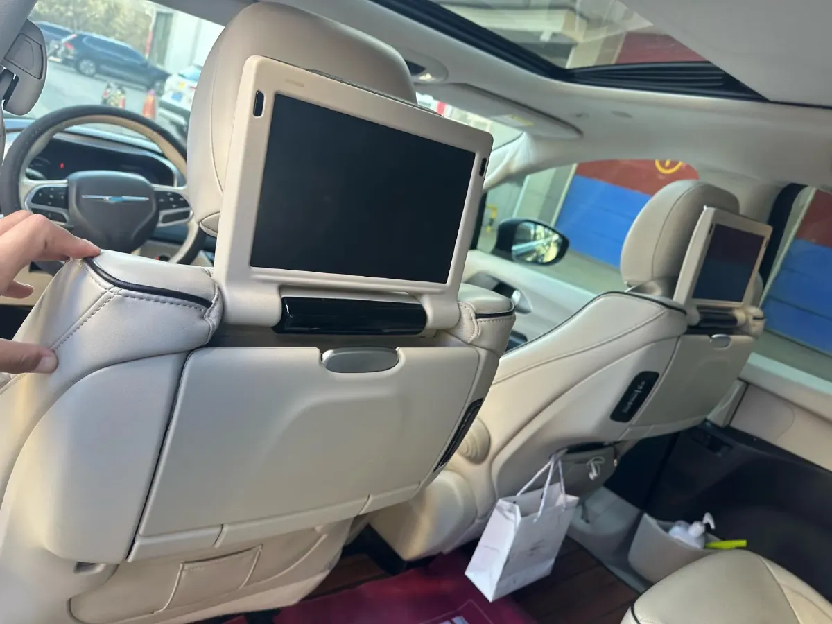 2018 Chrysler Pacifica 3.6L 245HP V6 E-CVT PHEV 16KWH,autocango,china used car exporter,china ev exporter,chinese used car exporter,chinese used ev exporter