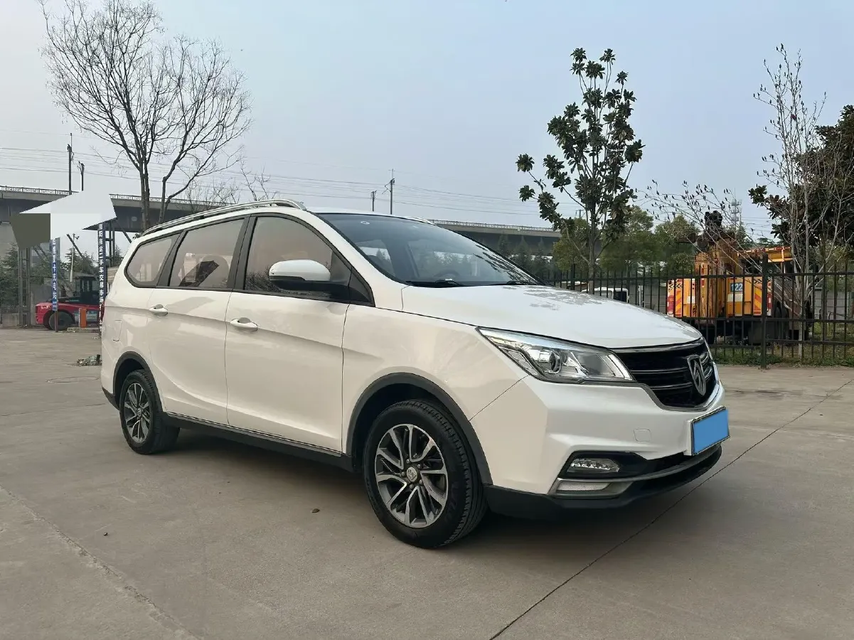 2017 BaoJun 730 1.5T 150HP L4 6MT,autocango,china used car exporter,china ev exporter,chinese used car exporter,chinese used ev exporter