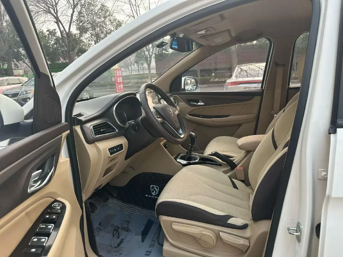 2017 BaoJun 730 1.5T 150HP L4 6MT,autocango,china used car exporter,china ev exporter,chinese used car exporter,chinese used ev exporter