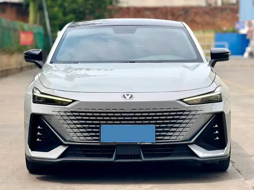 2023 ChangAn UNI-V 1.5T 188HP L4 7DCT,autocango,china used car exporter,china ev exporter,chinese used car exporter,chinese used ev exporter