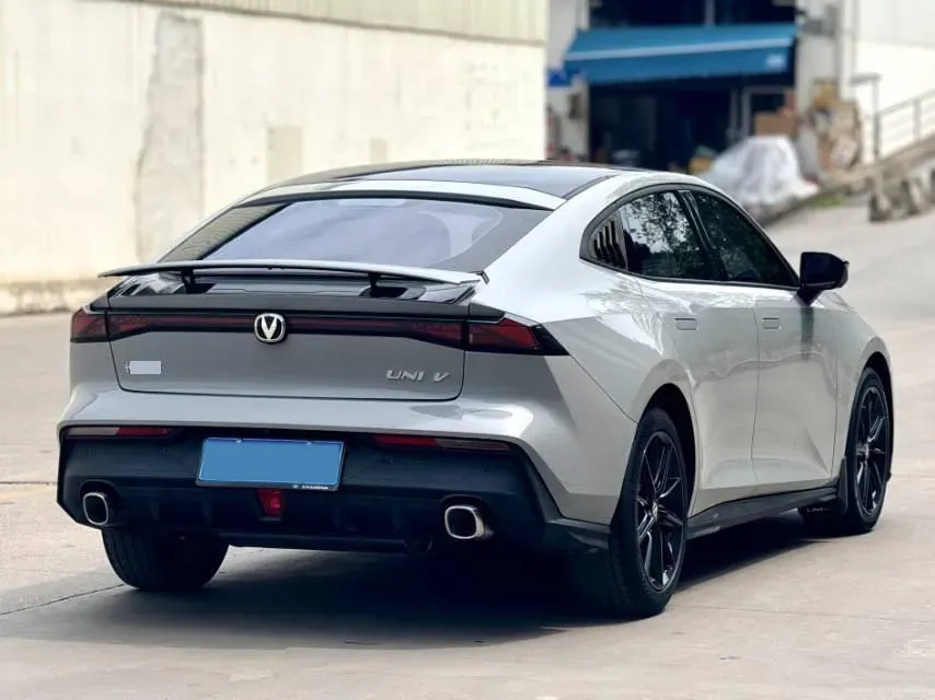 2023 ChangAn UNI-V 1.5T 188HP L4 7DCT,autocango,china used car exporter,china ev exporter,chinese used car exporter,chinese used ev exporter