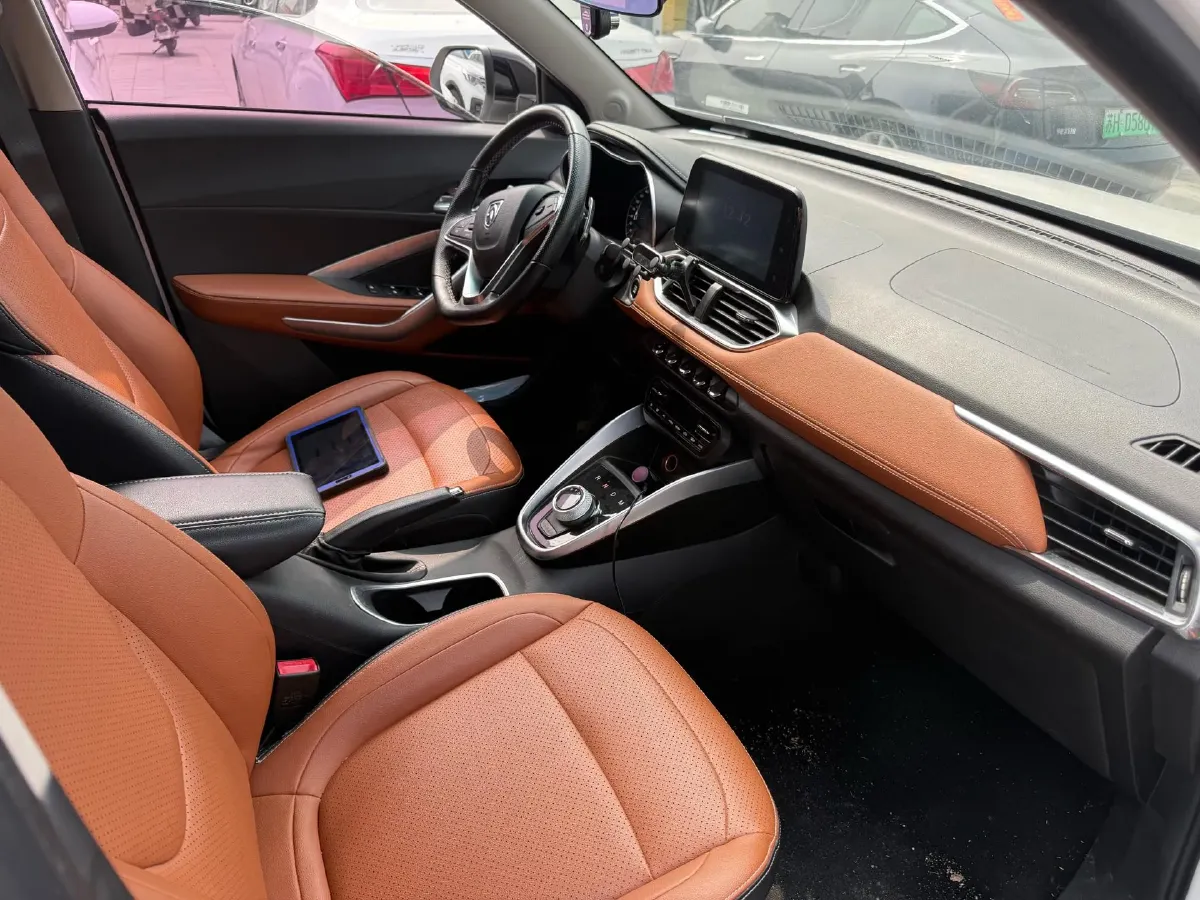 2017 HaiMa S5 Young Edition 1.6L 122HP L4 5MT,autocango,china used car exporter,china ev exporter,chinese used car exporter,chinese used ev exporter