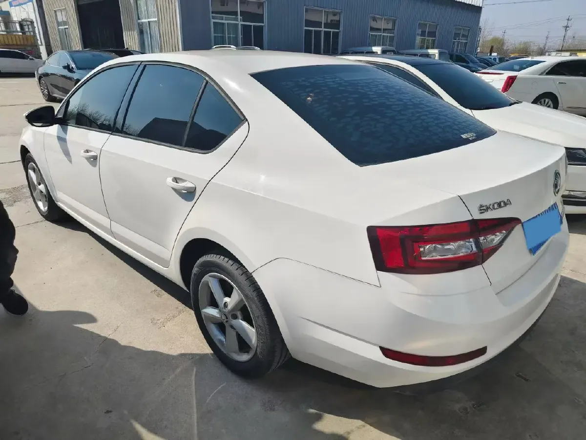 2018 Skoda Octavia 1.6L 110HP L4 5MT,autocango,china used car exporter,china ev exporter,chinese used car exporter,chinese used ev exporter