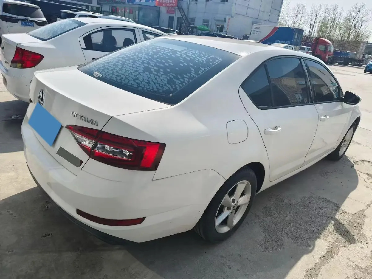 2018 Skoda Octavia 1.6L 110HP L4 5MT,autocango,china used car exporter,china ev exporter,chinese used car exporter,chinese used ev exporter