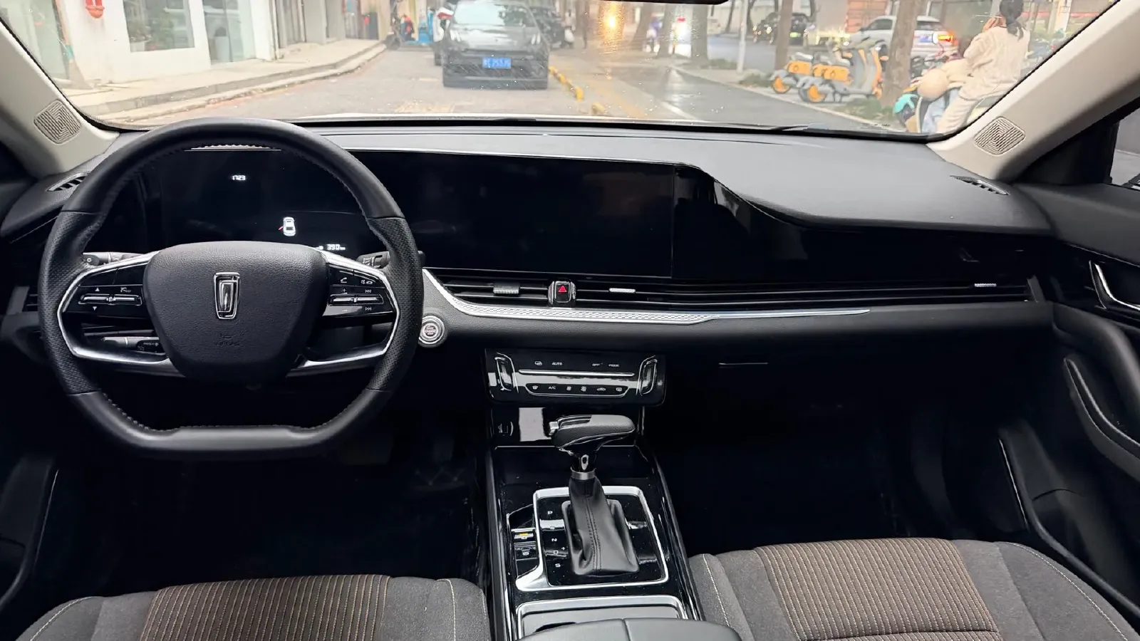 2022 Bestune B70 1.5T 169HP L4 7DCT,autocango,china used car exporter,china ev exporter,chinese used car exporter,chinese used ev exporter